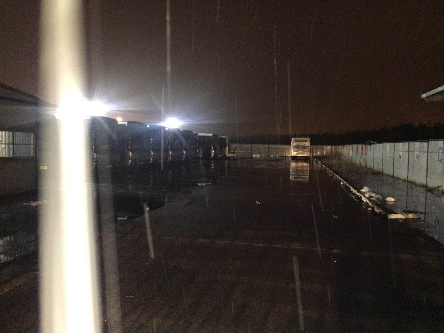 大學(xué)城首末站無(wú)冰雪.jpg 大學(xué)城首末站無(wú)冰雪.jpg