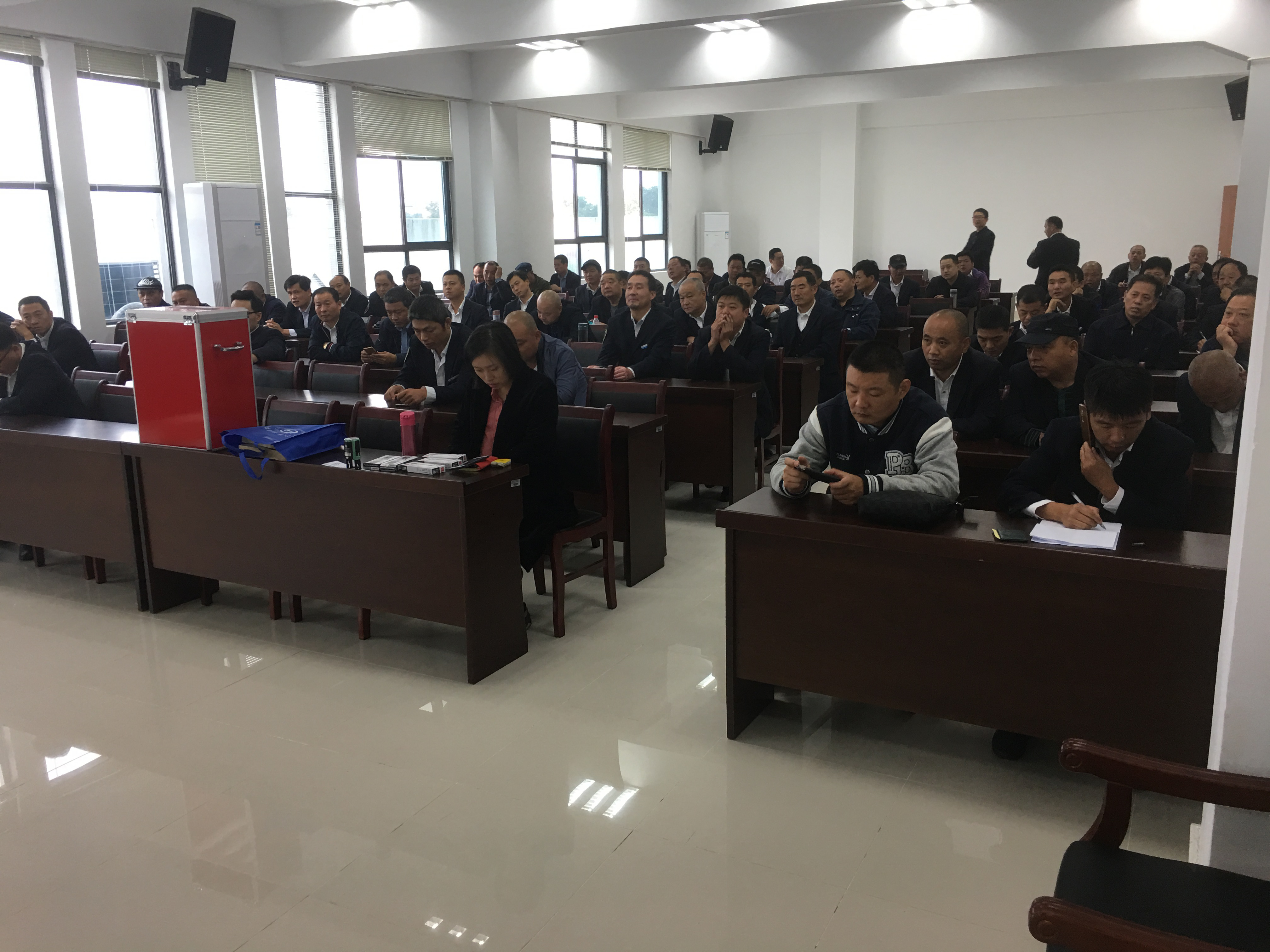 公交集團組織開(kāi)展“分公司管理人員民主測評”工作 公交集團組織開(kāi)展“分公司管理人員民主測評”工作