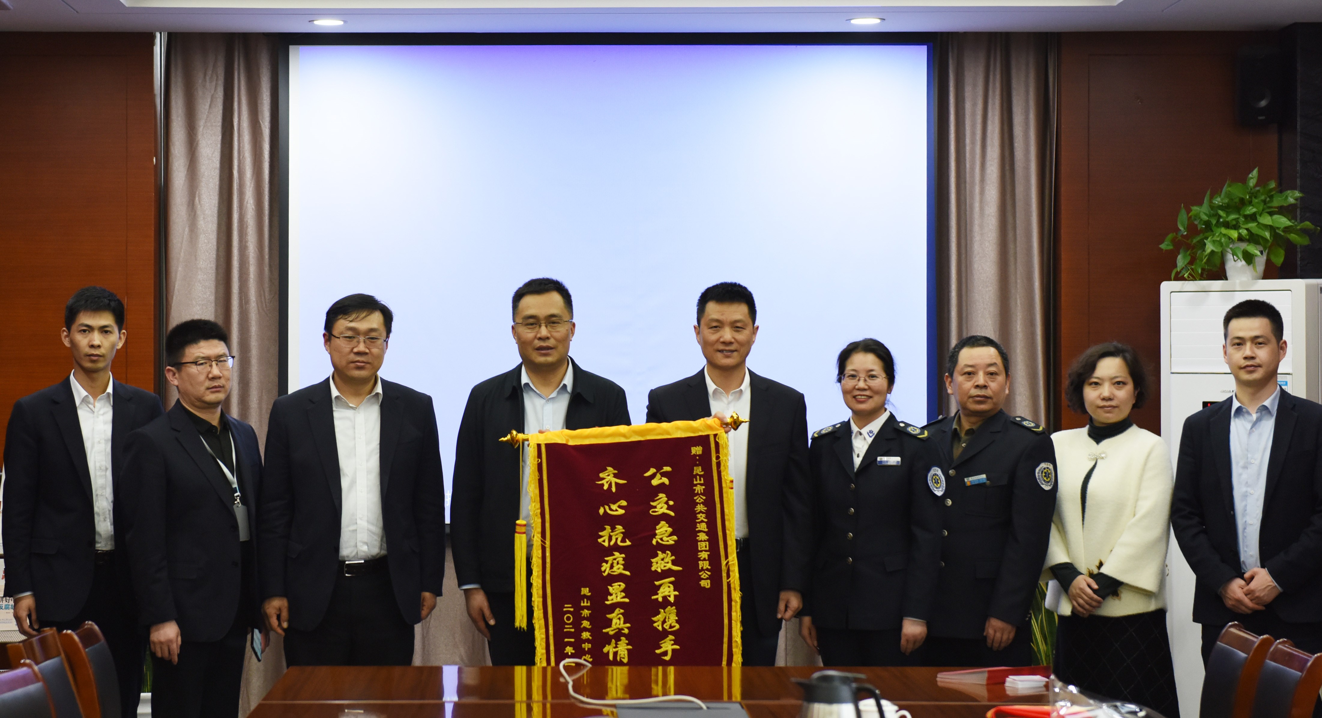 急救中心送錦旗.jpg 急救中心送錦旗.jpg